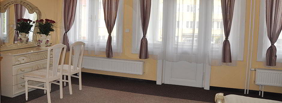 Výhled z apartmánu na náměstí v Týništi nad Orlicí